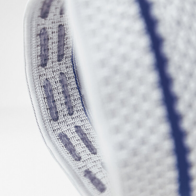 detail 2 BAUERFEIND - GenuTrain A3 - Titan - Actieve bandage voor de behandeling van gecompliceerde knieklachten