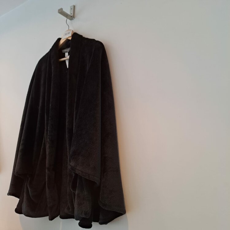 Fleece poncho met 2 zakjes - Peignora - Bugsy - zwart