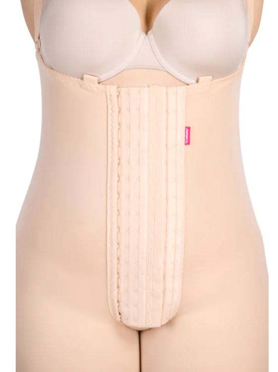LipoElastic  - Lipo Extend - &quot;V&quot; - verlengstuk met 3 rijen haakjes - huidskleur - op model
