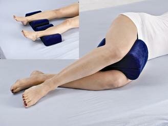 Abductiekussen knie&euml;n en/of benen met visco foam - elastisch (traagschuim) - blauw
