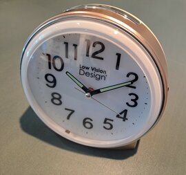 Low Vision Design - Nederlandssprekende wekker met wijzerplaat
