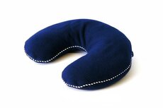 SISSEL BUCHI - blauw - hoefijzervormig ontspanningskussen met boekweitvulling SISSEL BUCHI - blauw - hoefijzervormig ontspanningskussen met boekweitvulling